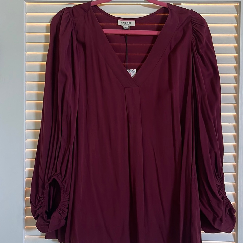 Burgundy top with v neck cute sleeves size 1X